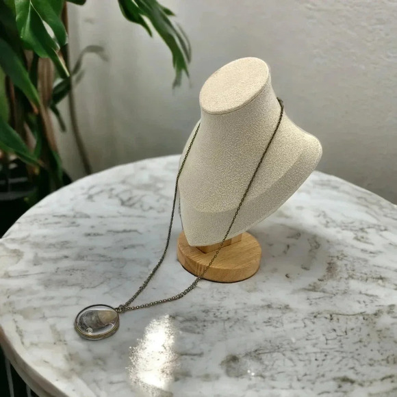 Seashells by the Seashore Clam Shell Resin Statement Necklace Bronze Chain 22" - Picture 6 of 6